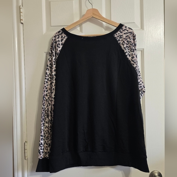 Black and Leopard Print Pumpkin Sweatshirt XL NWT - Picture 2 of 4
